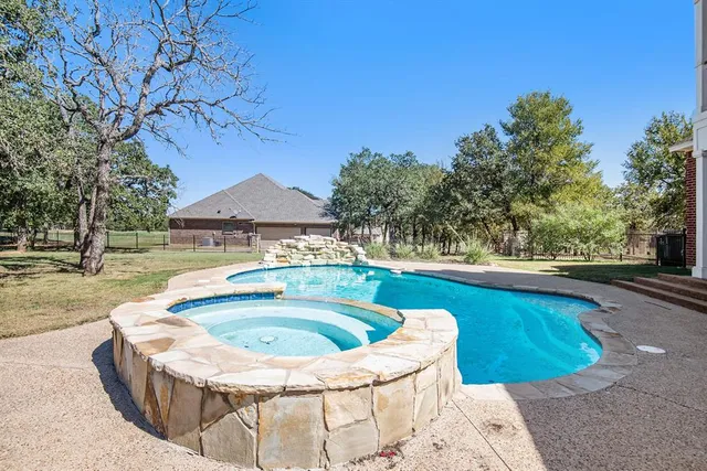 $495,000 | 119 Sugartree Circle, Lipan, TX 76462