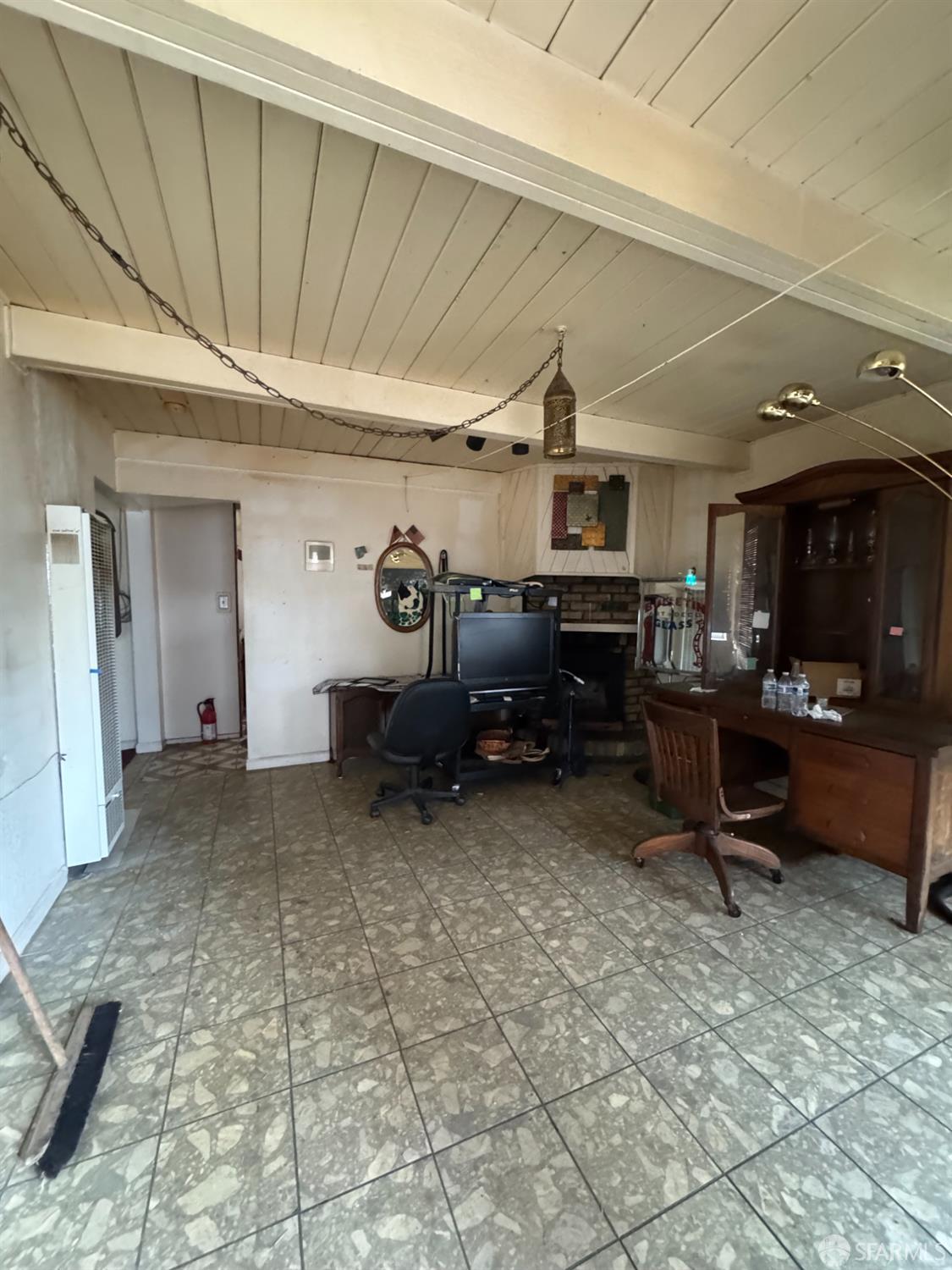 1175 Rachel Road San Pablo, CA 94806 - Photo 2 of 4 a living room with furniture