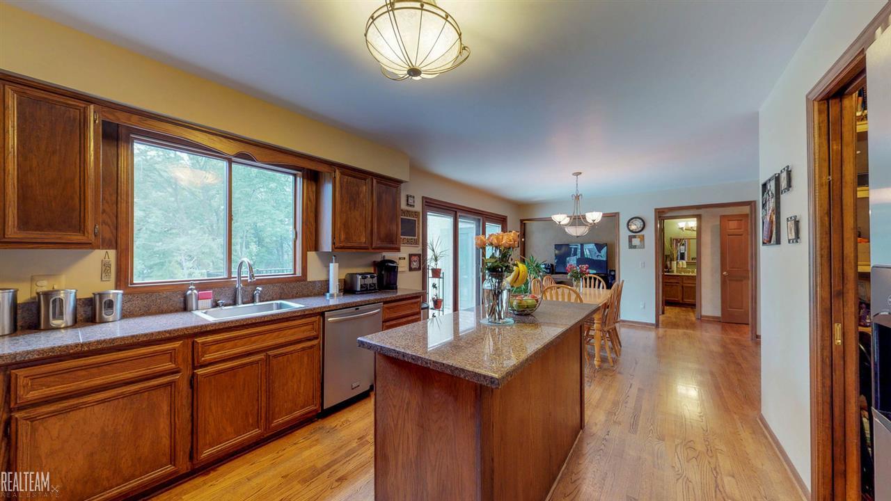 1686 Edinborough Drive Rochester, MI 48306 - Photo 14 of 42 31356728-13.JPG