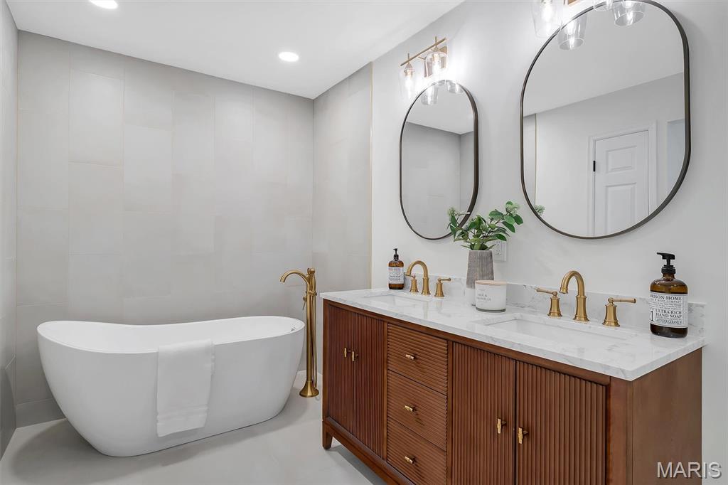 10656 Ladue Road St. Louis, MO 63141 - Photo 32 of 59 Gallery Image 32