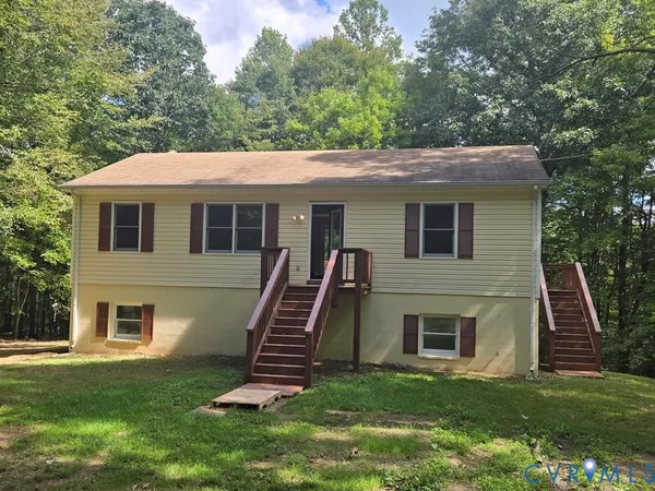$289,900 | 906 Equestrian Trail Road, New Canton, VA 23123