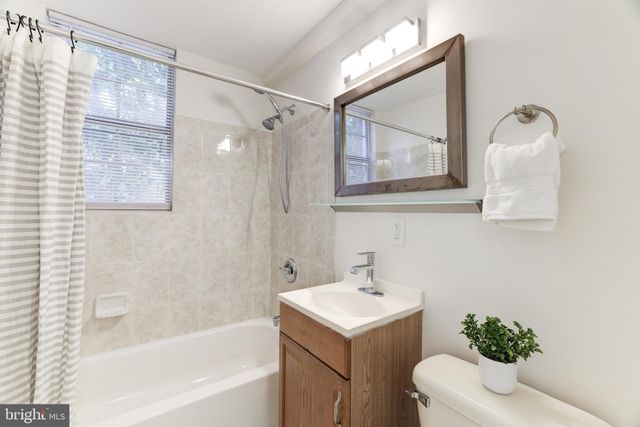 $325,000 | 1913 Key Boulevard, Unit 11572, Arlington, VA 22201