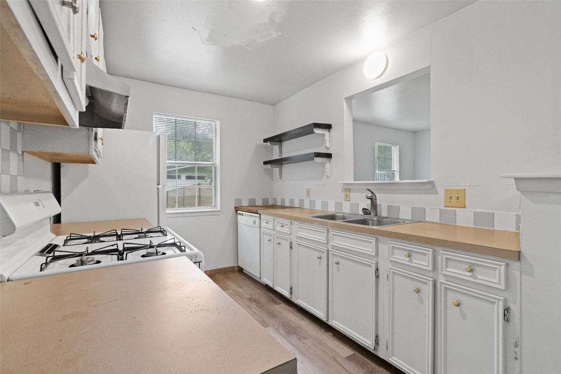 1304 Delano Street, Unit B Austin, TX 78721 - Photo 4 of 15 a kitchen with sink stove and cabinets