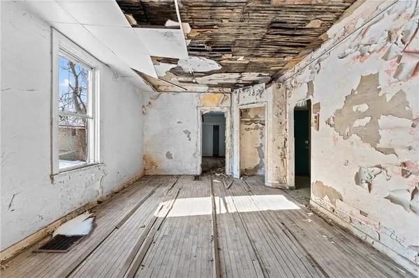 a view of an entryway of the house
