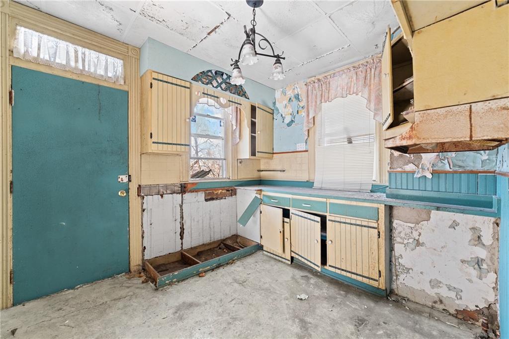 2417 Osgood Street Pittsburgh, PA 15214 - Photo 8 of 28