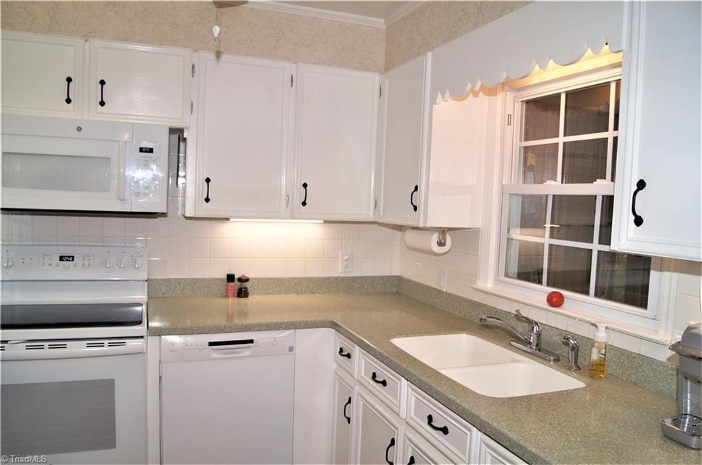 2520 Weymoth Road Winston-Salem, NC 27103 - Photo 11 of 30 Kitchen