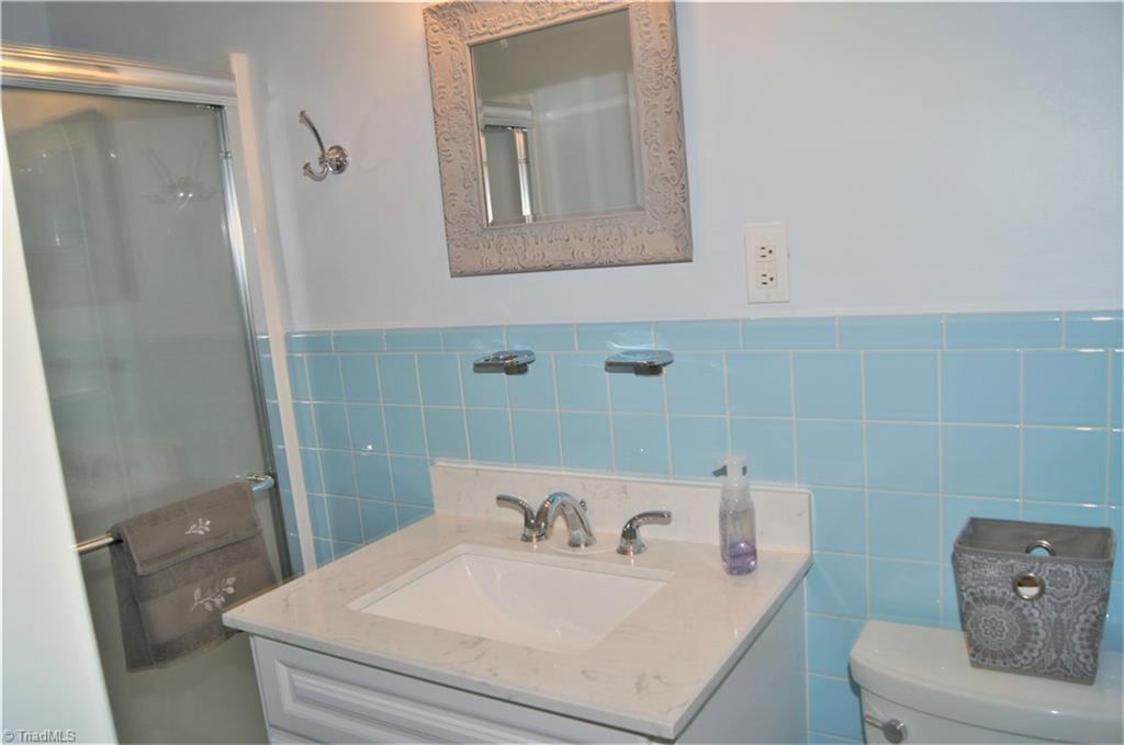 2520 Weymoth Road Winston-Salem, NC 27103 - Photo 16 of 30 Master bath updated
