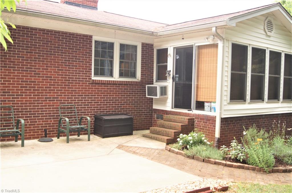 2520 Weymoth Road Winston-Salem, NC 27103 - Photo 26 of 30 Exterior back sunroom & patio