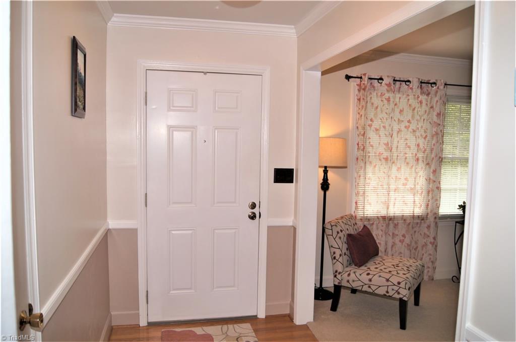 2520 Weymoth Road Winston-Salem, NC 27103 - Photo 4 of 30 Foyer