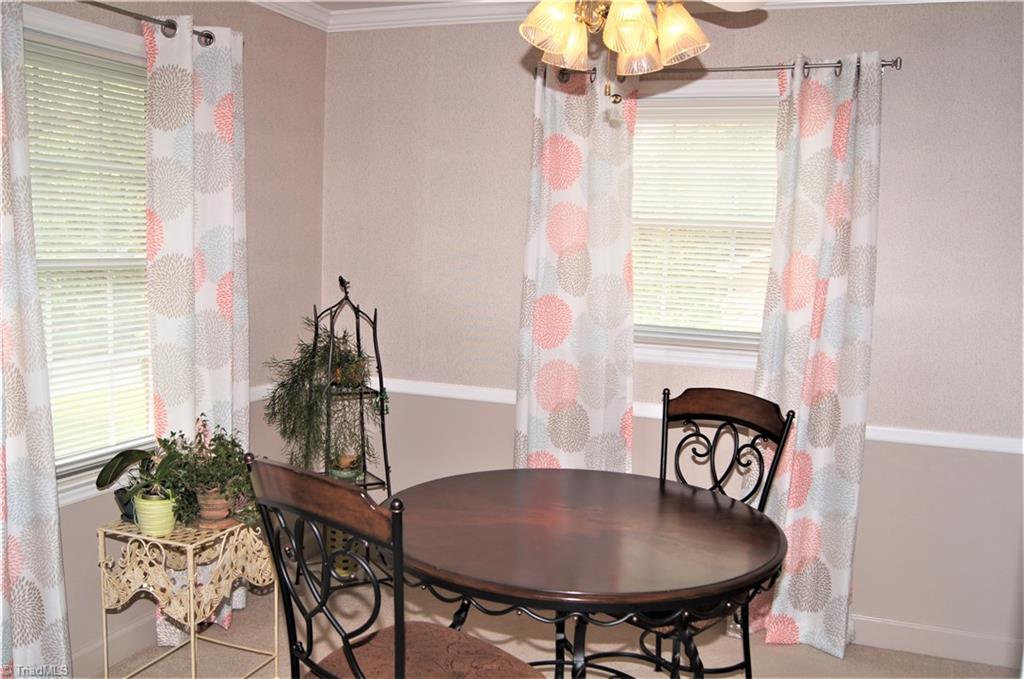 2520 Weymoth Road Winston-Salem, NC 27103 - Photo 7 of 30 Dining room