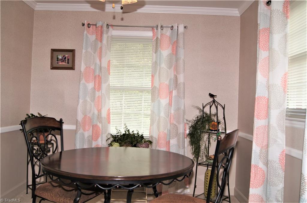 2520 Weymoth Road Winston-Salem, NC 27103 - Photo 8 of 30 Dining room
