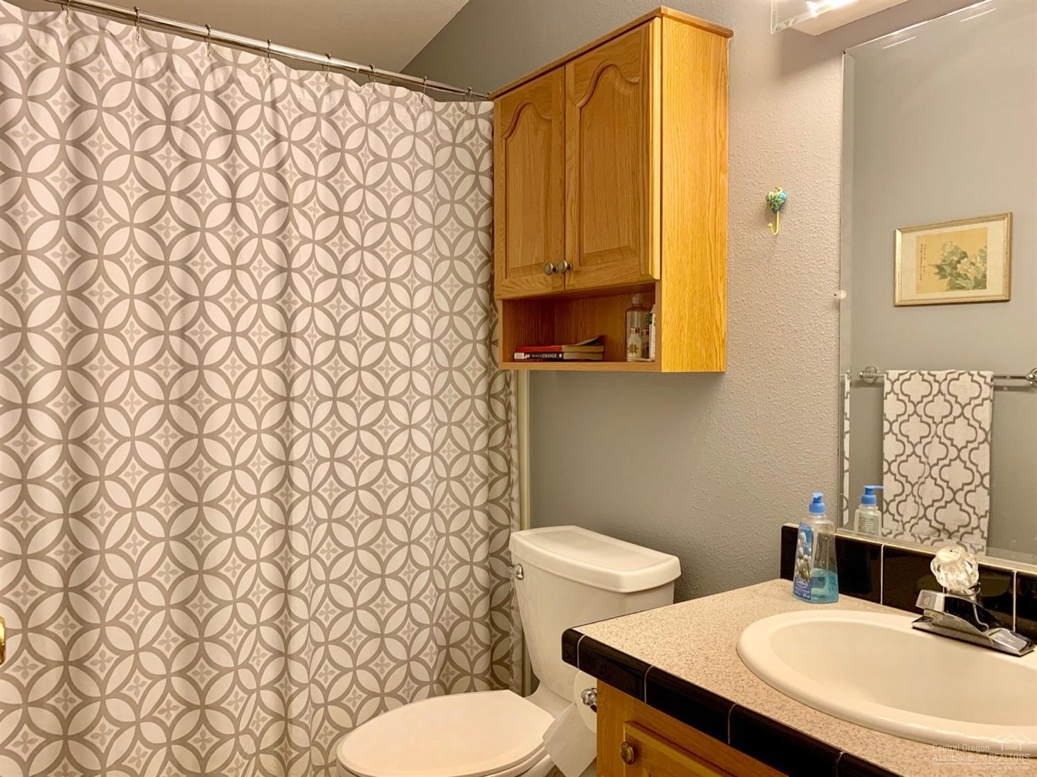 141 Southwest 15th Street, Unit 37 Bend, OR 97702 - Photo 18 of 23 Guest bathroom with shower and tub