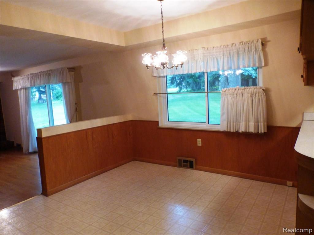 736 Wilwood Road Rochester Hills, MI 48309 - Photo 11 of 47