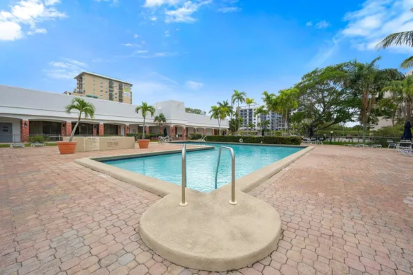 $189,000 | 600 Northeast 2nd Street, Unit 304, Dania Beach, FL 33004
