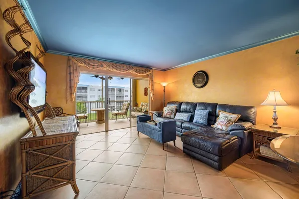$189,000 | 600 Northeast 2nd Street, Unit 304, Dania Beach, FL 33004