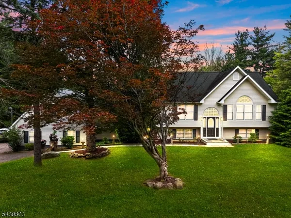$797,000 | 251 West Mountain Road, Sparta, NJ 07871