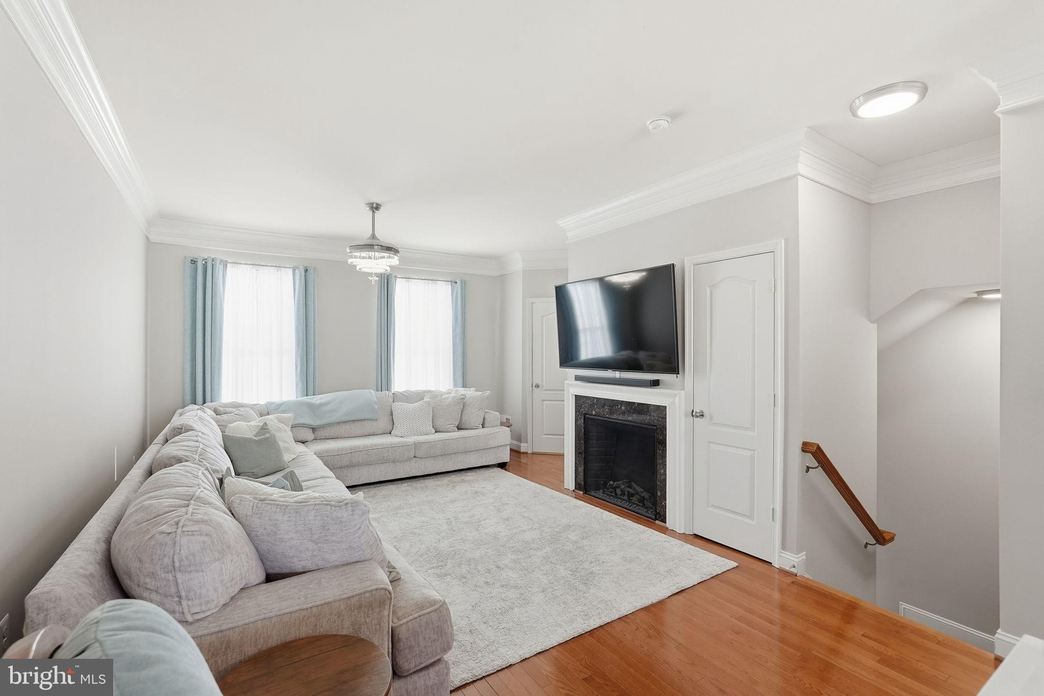 5027 Potomac Highlands Circle Triangle, VA 22172 - Photo 13 of 32 Living room
