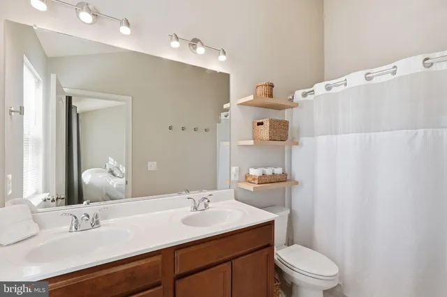 $450,000 | 5027 Potomac Highlands Circle, Triangle, VA 22172