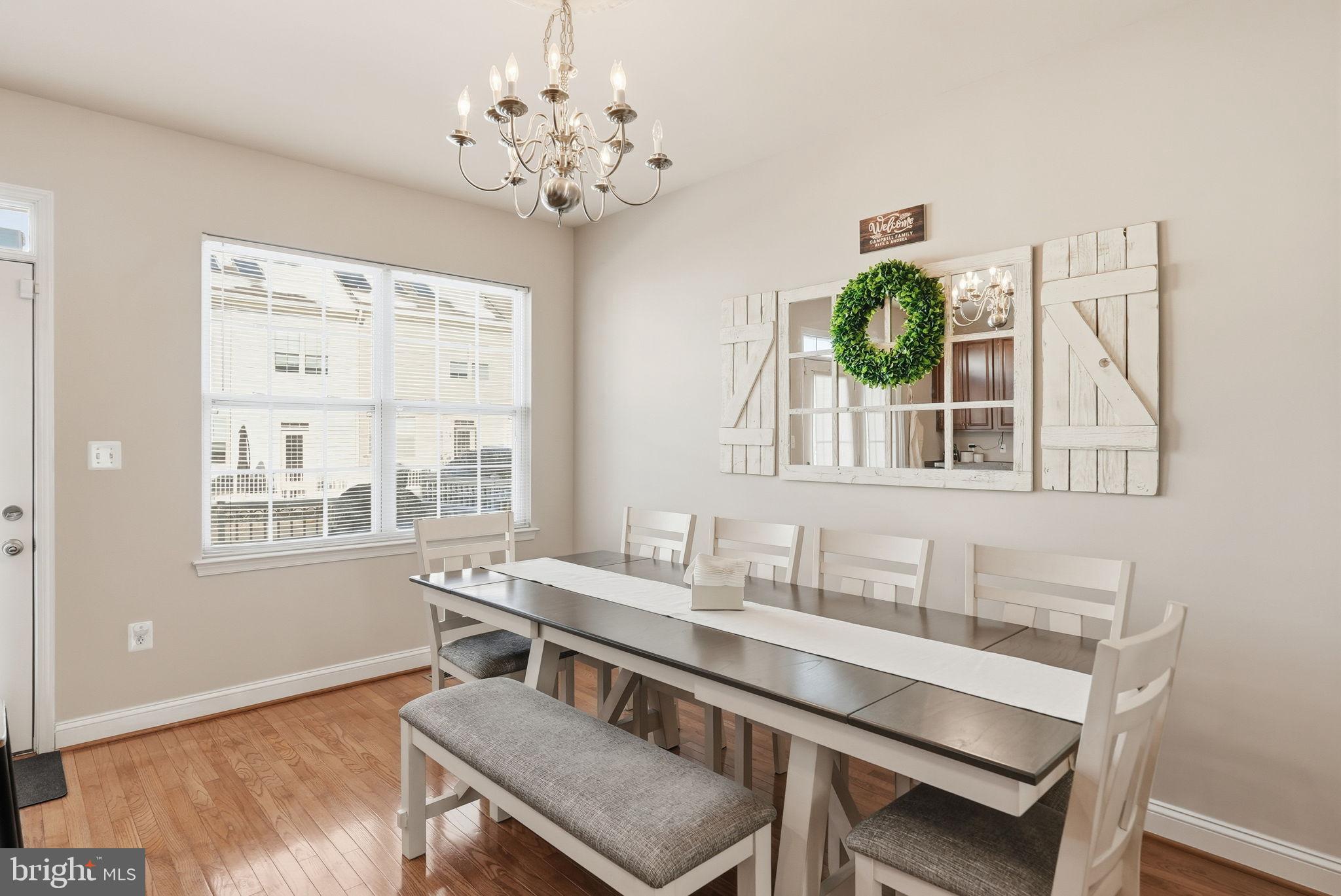 5027 Potomac Highlands Circle Triangle, VA 22172 - Photo 7 of 32 Bright dining space