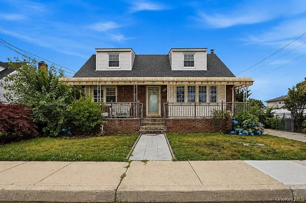 $899,999 | 335 Roquette Avenue, Floral Park, NY 11001