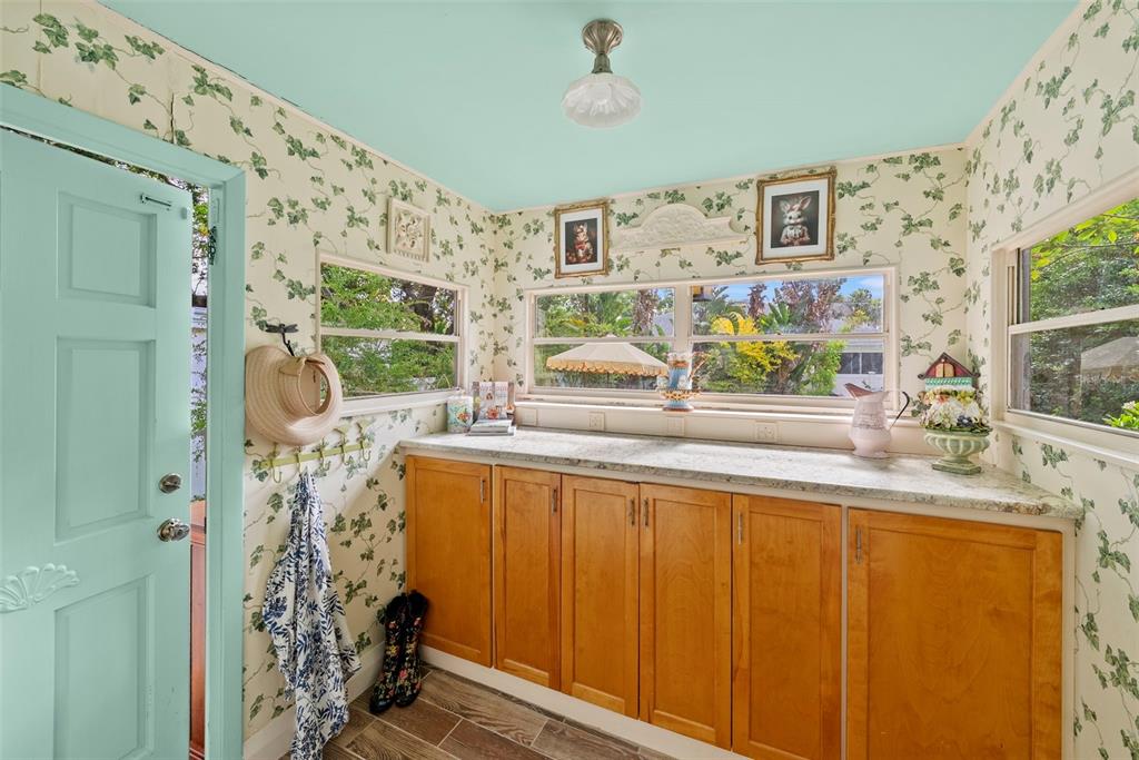 212 South Coolidge Avenue Tampa, FL 33609 - Photo 13 of 37 a bathroom with a sink and a mirror