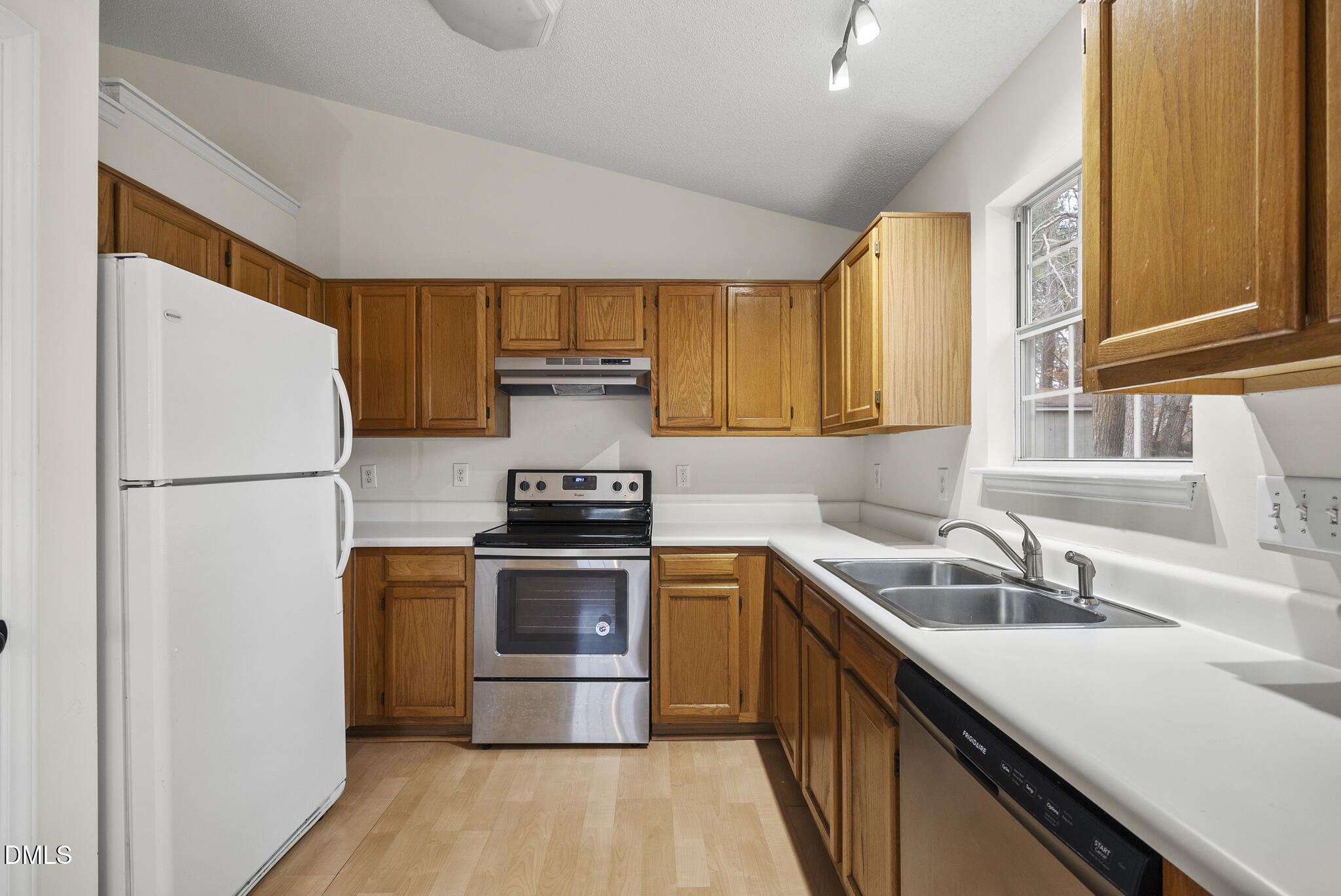5705 Bashford Crest Lane Raleigh, NC 27606 - Photo 8 of 17 Kitchen