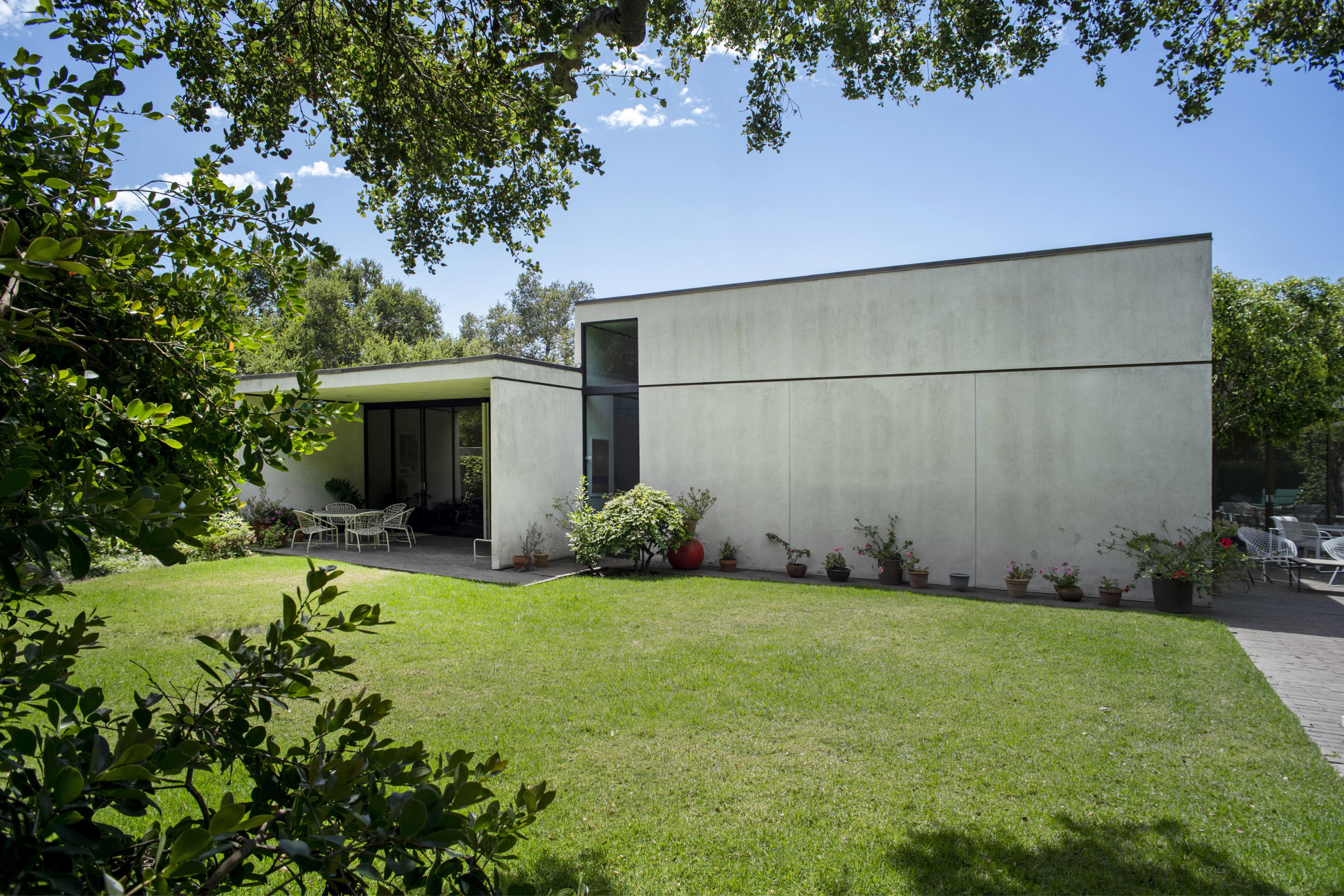 Undisclosed Address Montecito, CA 93108 - Photo 6 of 32 a backyard of a house with plants and large tree