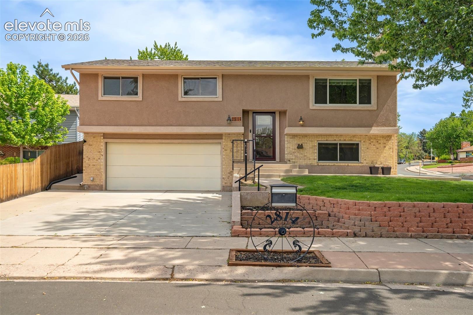2814 Ridgeglen Place Colorado Springs, CO 80918 - Photo 3 of 50 So pretty!