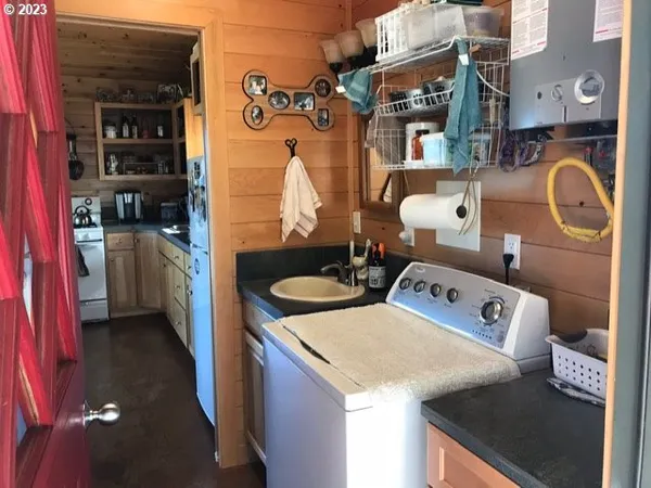$695,000 | Undisclosed Address, Tiller, OR 97484