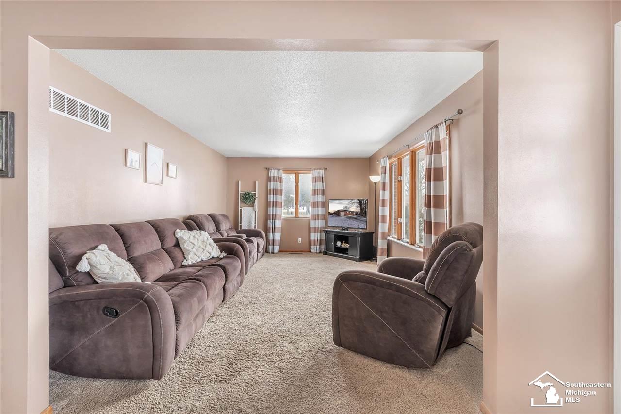 6525 Bacon Road Petersburg, MI 49270 - Photo 9 of 39 50066260-10.JPG