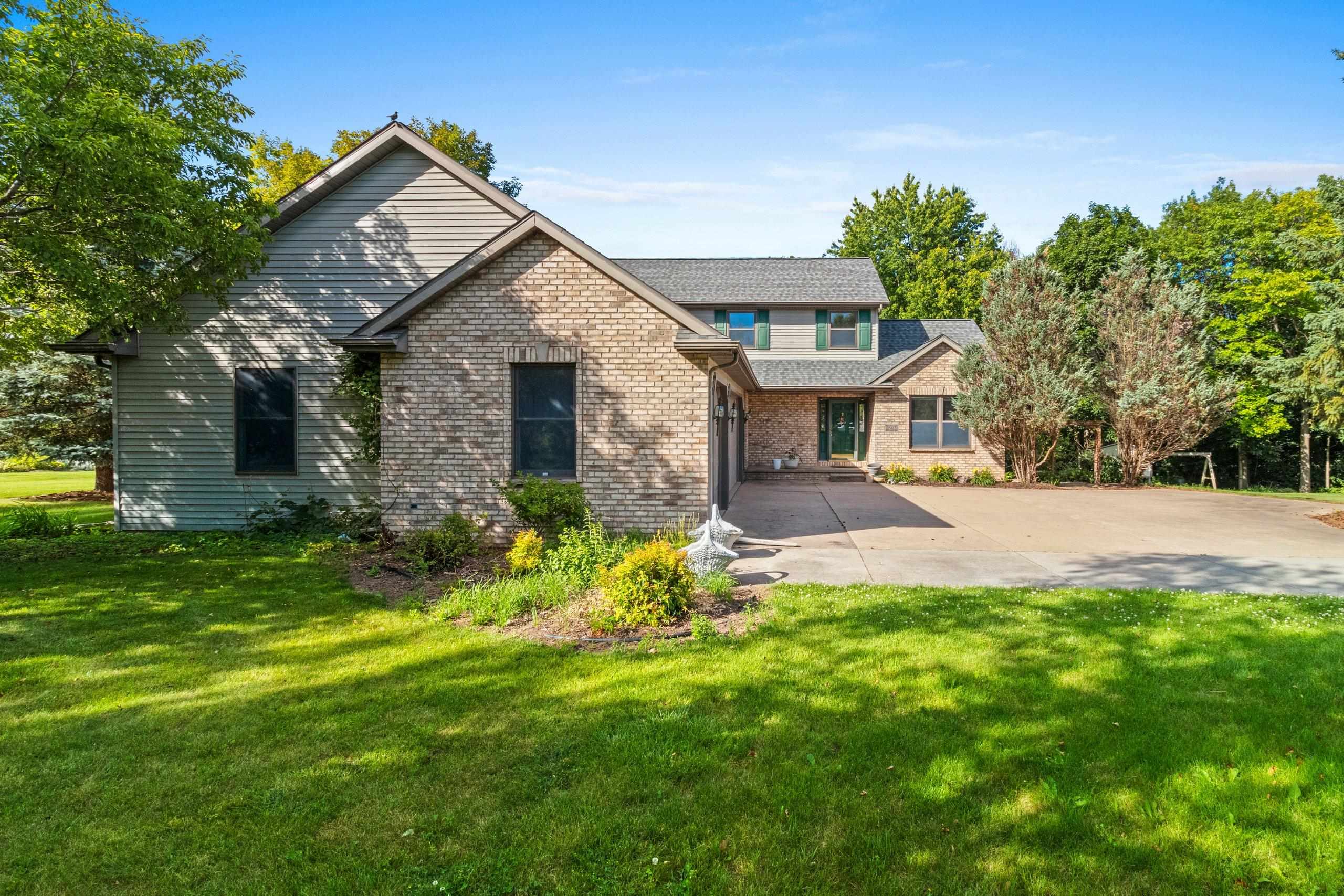 W2342 Valleywood Lane Appleton, WI 54915 - Photo 2 of 69