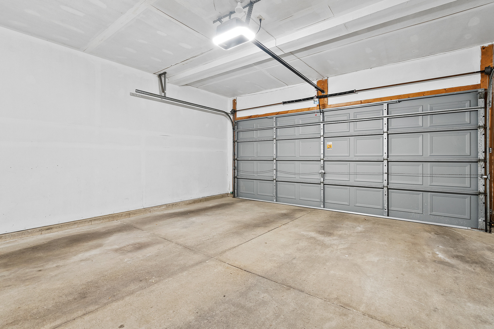 1404 West Sapphire Drive Hoffman Estates, IL 60192 - Photo 14 of 29 a view of a garage