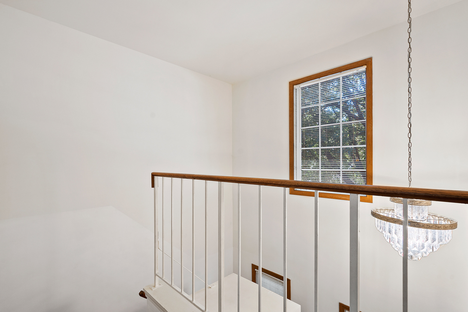 1404 West Sapphire Drive Hoffman Estates, IL 60192 - Photo 15 of 29 a view of a balcony