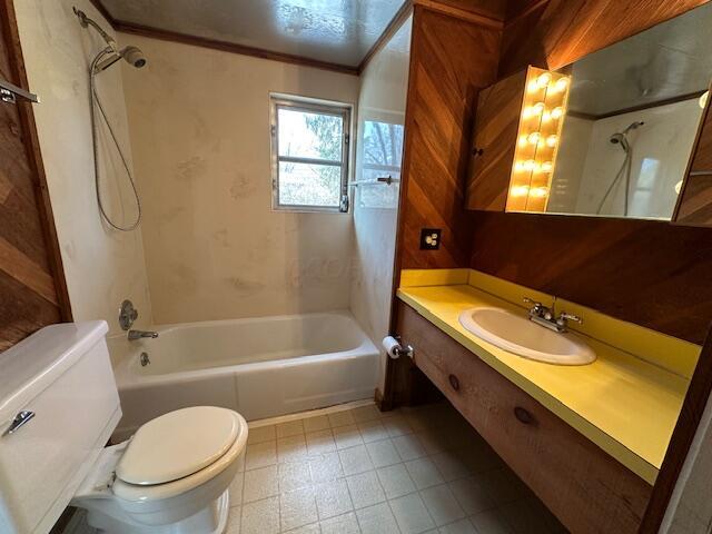 4827 Bellann Road Columbus, OH 43221 - Photo 54 of 85 OWNERS' BATHROOM
