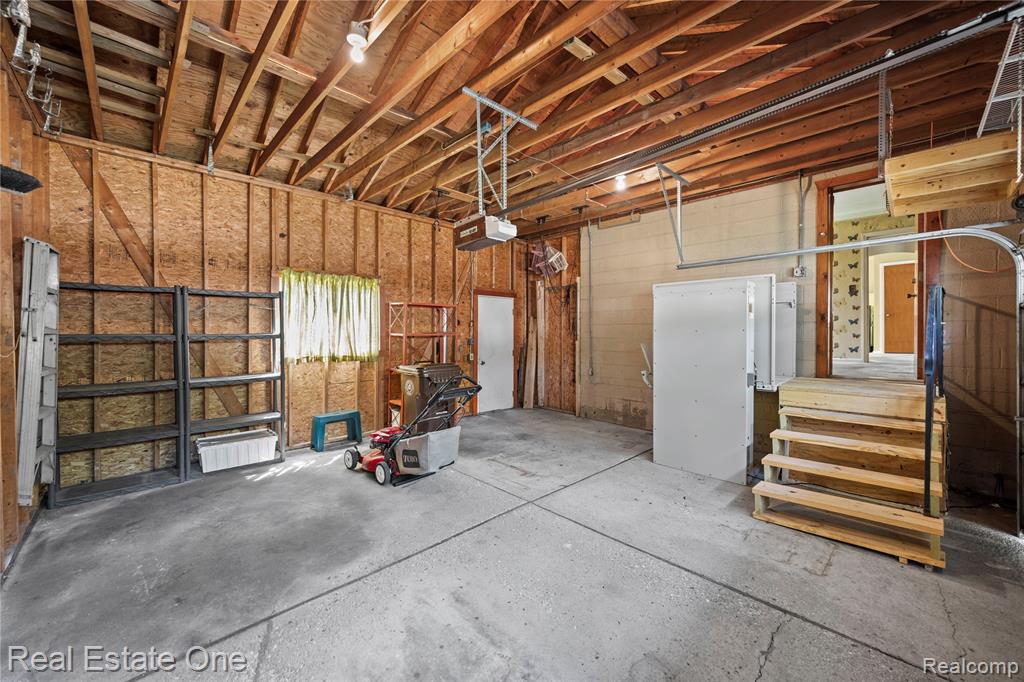 2209 Ridgemont Road Grosse Pointe Woods, MI 48236 - Photo 33 of 44