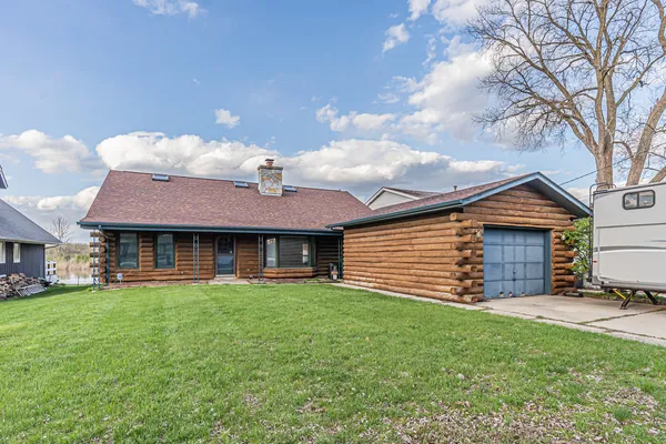 $490,000 | 535 Kingston Boulevard, McHenry, IL 60051