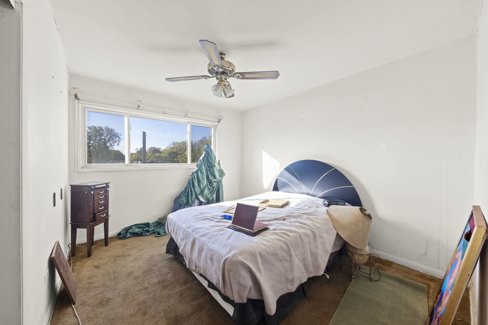 1311 Mcdaniel Avenue, Unit C Evanston, IL 60201 - Photo 12 of 40 a bedroom with a bed lamps and window