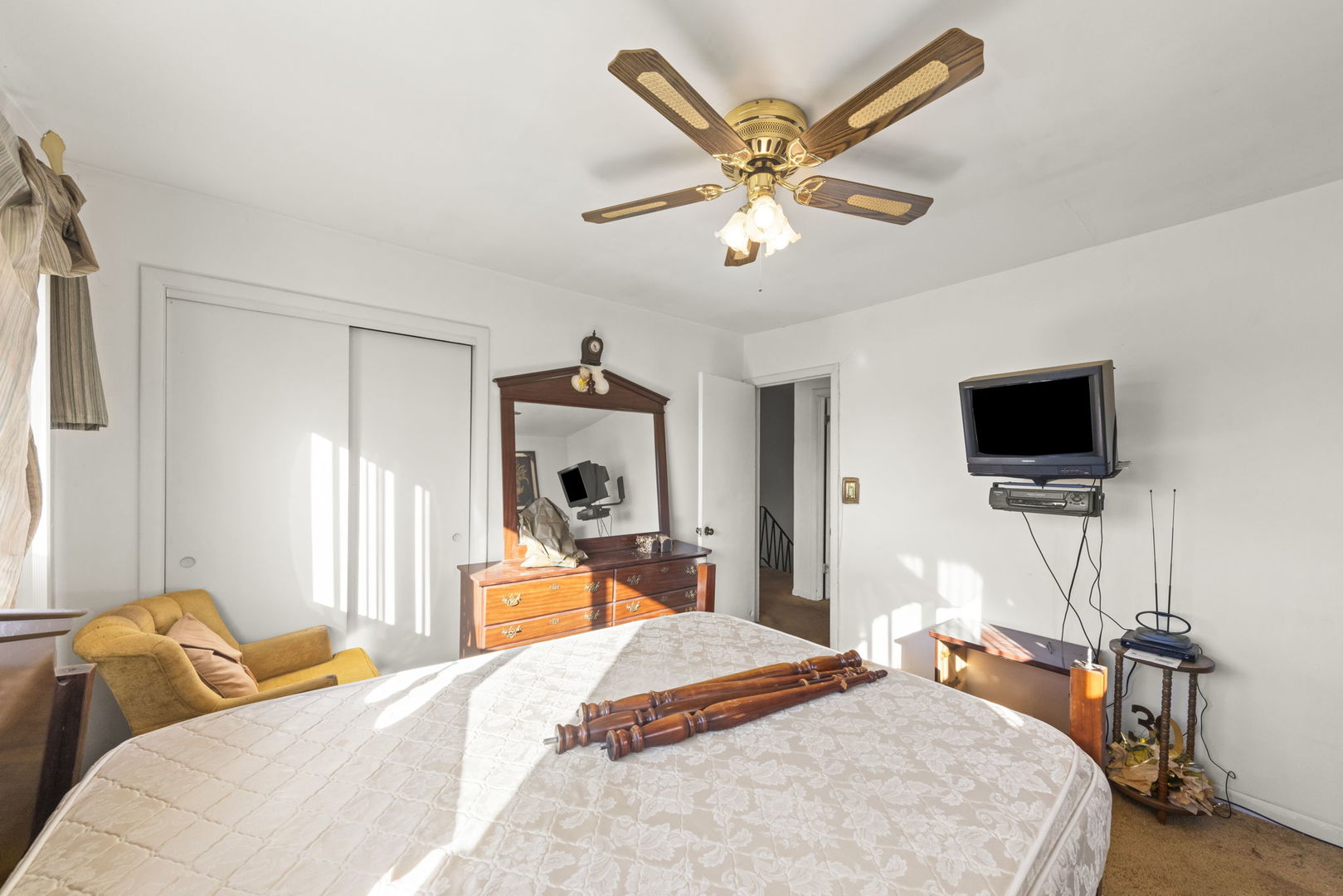 1311 Mcdaniel Avenue, Unit C Evanston, IL 60201 - Photo 13 of 40 a bedroom with a bed and a flat screen tv