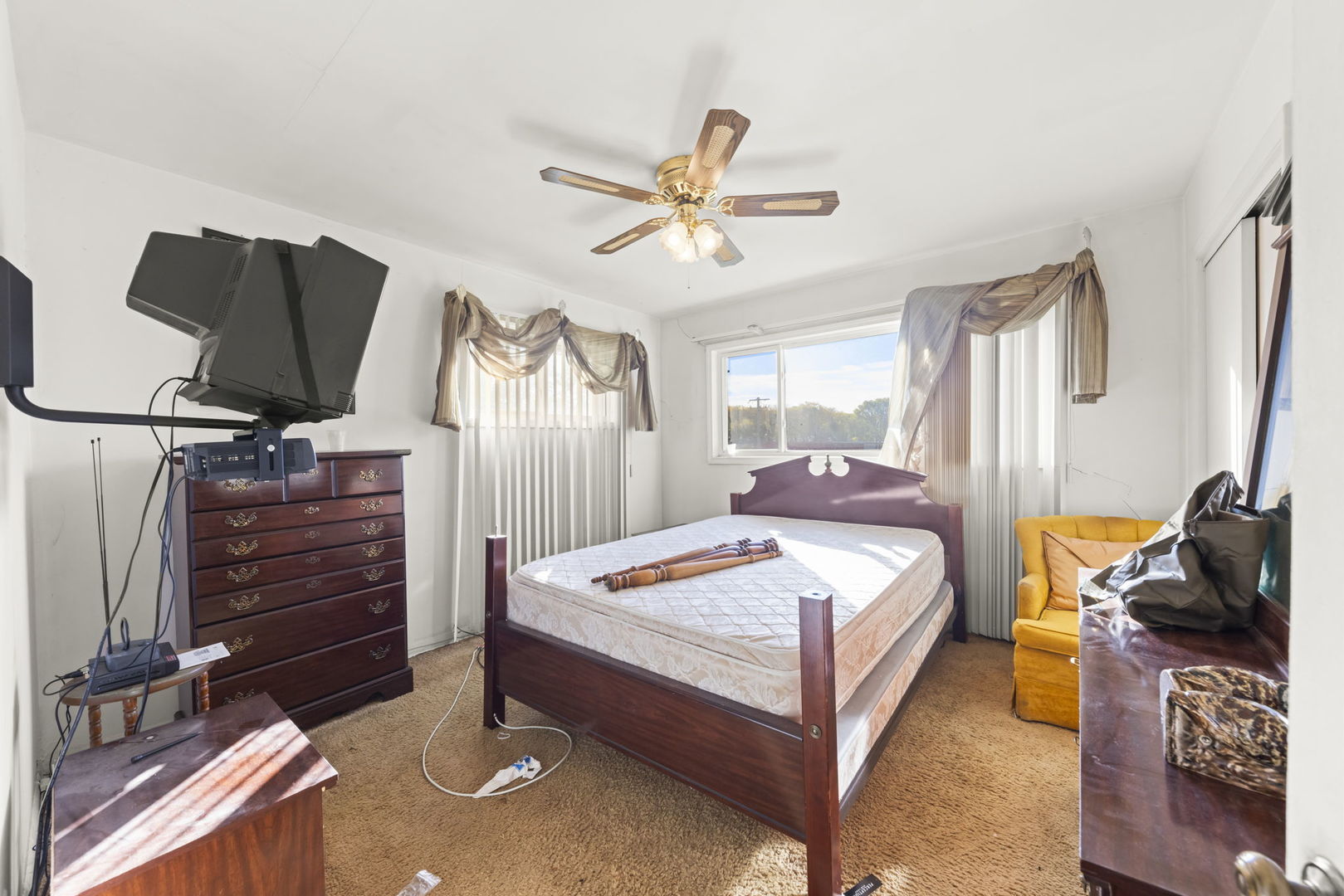 1311 Mcdaniel Avenue, Unit C Evanston, IL 60201 - Photo 14 of 40 a bedroom with a bed and flat screen tv