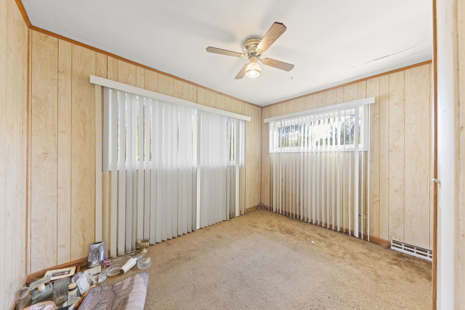 1311 Mcdaniel Avenue, Unit C Evanston, IL 60201 - Photo 15 of 40 a view of a livingroom with a ceiling fan and window