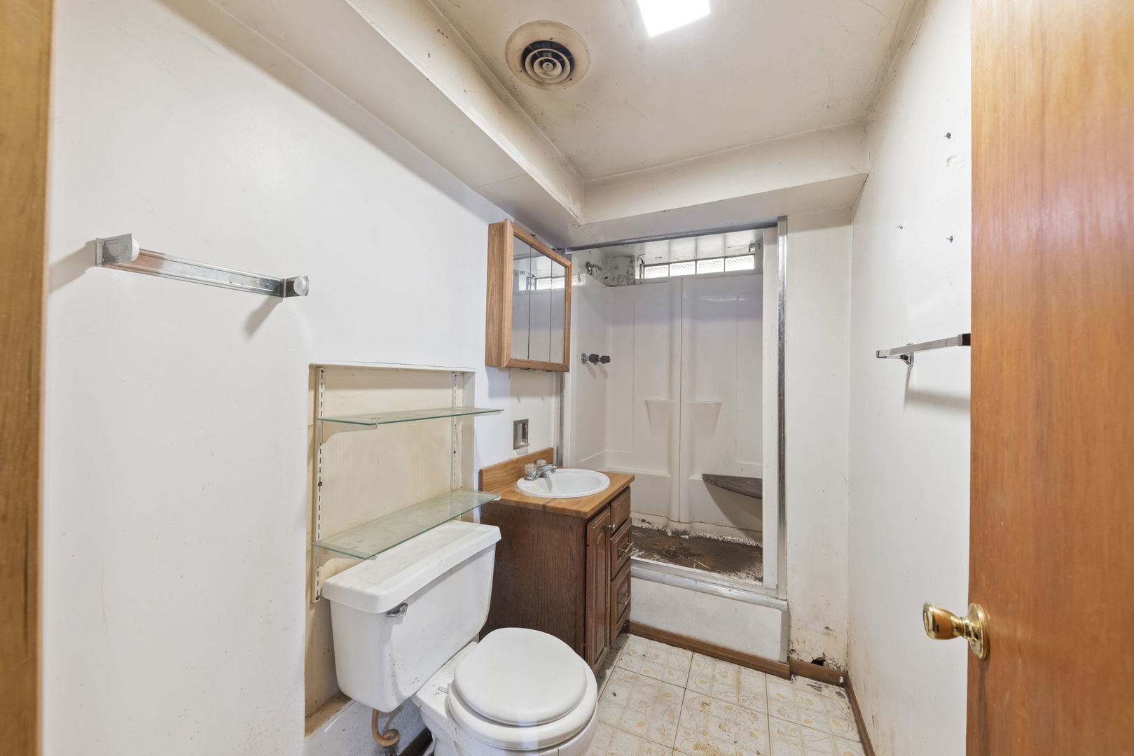 1311 Mcdaniel Avenue, Unit C Evanston, IL 60201 - Photo 20 of 40 a white toilet sitting next to a bathroom sink