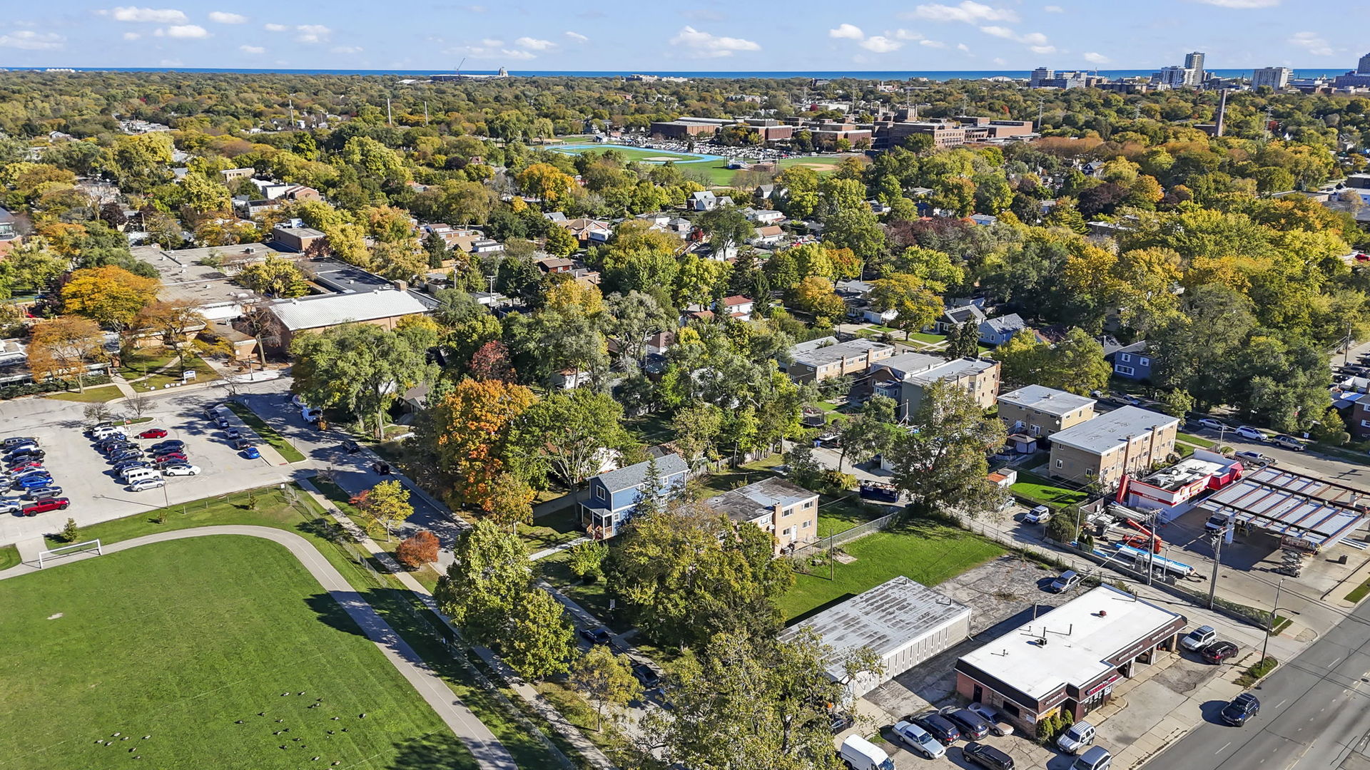 1311 Mcdaniel Avenue, Unit C Evanston, IL 60201 - Photo 30 of 40 an aerial view of a house with a garden
