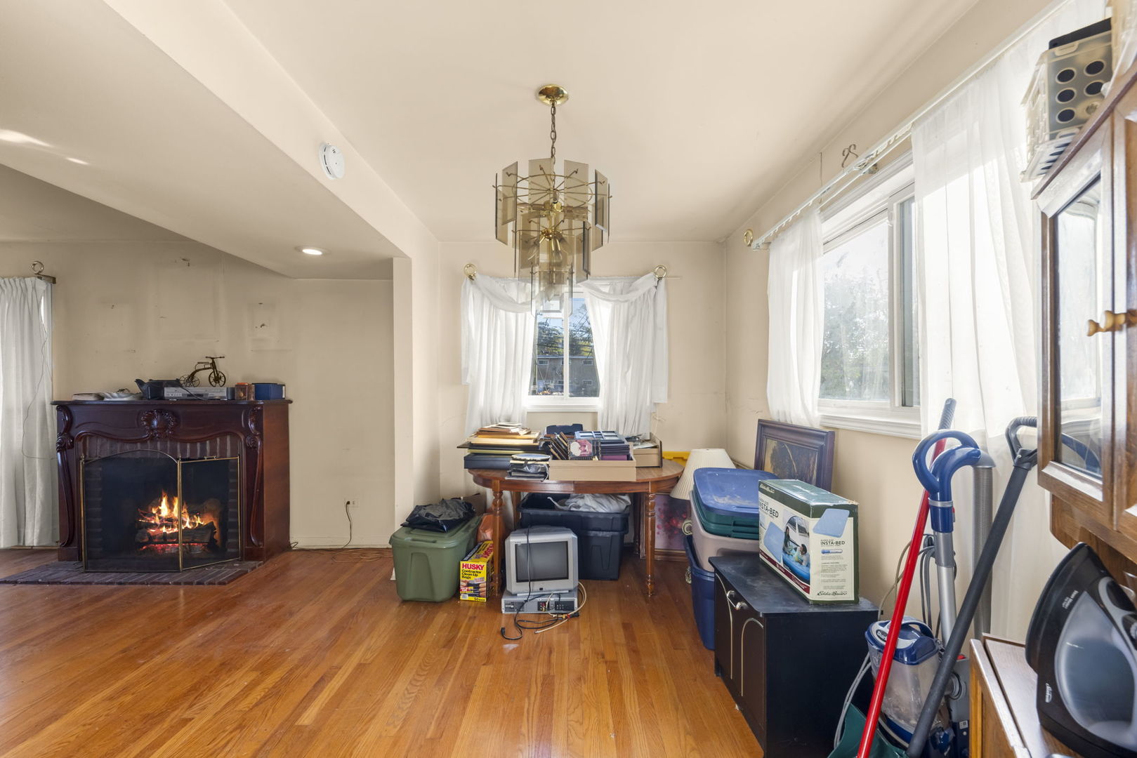 1311 Mcdaniel Avenue, Unit C Evanston, IL 60201 - Photo 6 of 40 a view of a dining room with furniture window and wooden floor