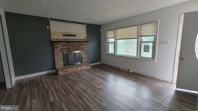 $339,900 | 7010 Evergreen Drive, Waldorf, MD 20601