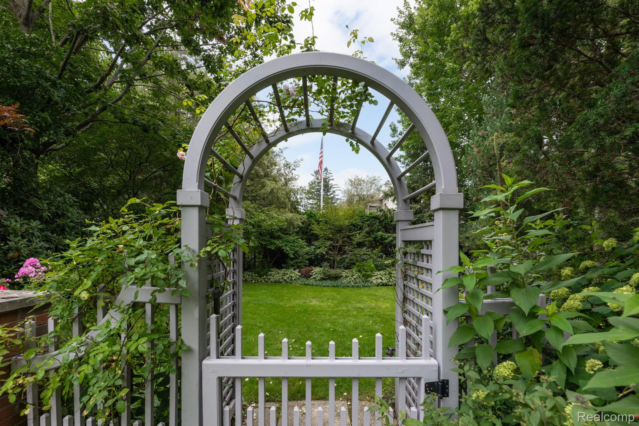 225 Touraine Road Grosse Pointe, MI 48236 - Photo 21 of 57 Gallery Image 21