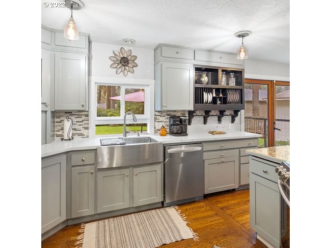 16678 Southwest Inverurie Road Lake Oswego, OR 97035 - Photo 7 of 26 Gallery Image 7