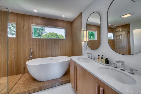 $2,350,000 | 980 Manhanset Avenue, Greenport, NY 11944