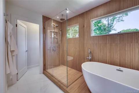 $2,350,000 | 980 Manhanset Avenue, Greenport, NY 11944