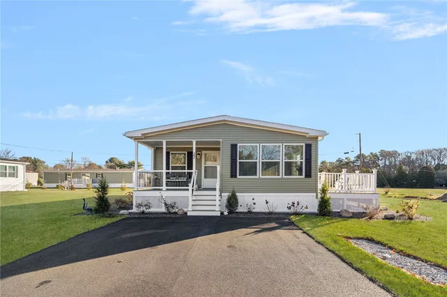 $290,000 | 22 Valiant Drive, Coventry, RI 02816