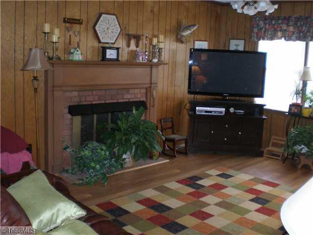 3203 Rolling Road High Point, NC 27265 - Photo 3 of 15 Den/Family/Great Room.